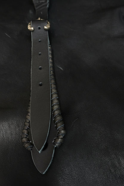 Close-up of braided edge on BLACK RAIDEN black cowhide leather guitar strap