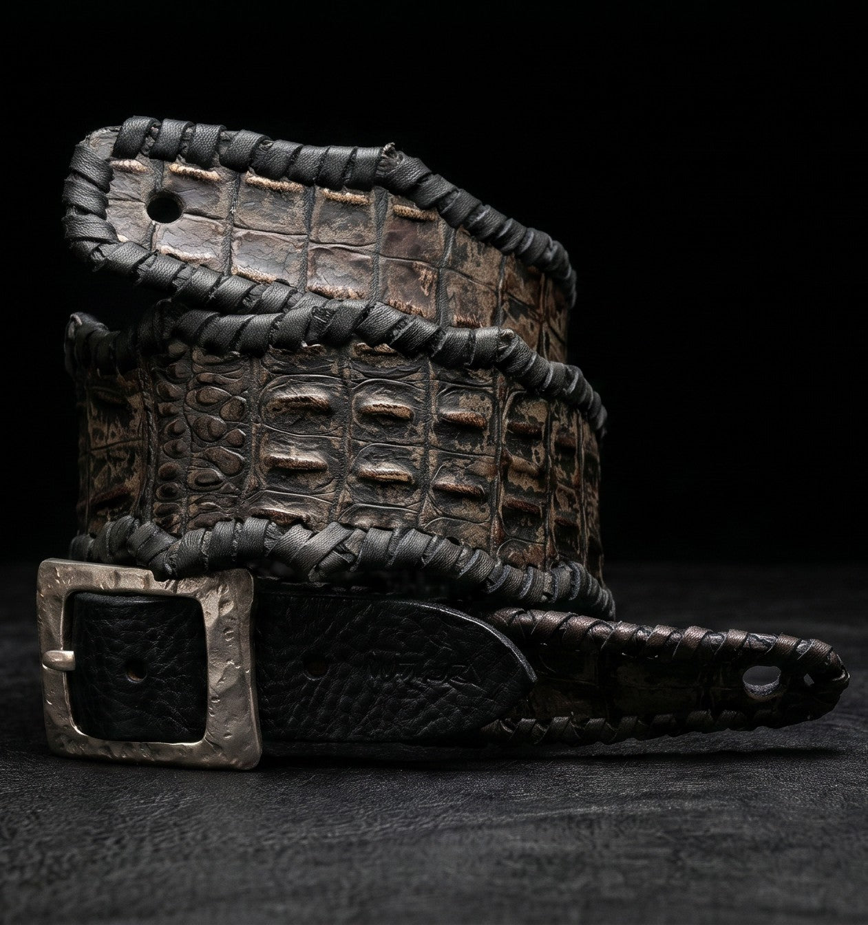 EN-RYU ARMOR handmade leather guitar strap made in Japan, scorched  croc-embossed cowhide with aged bronze