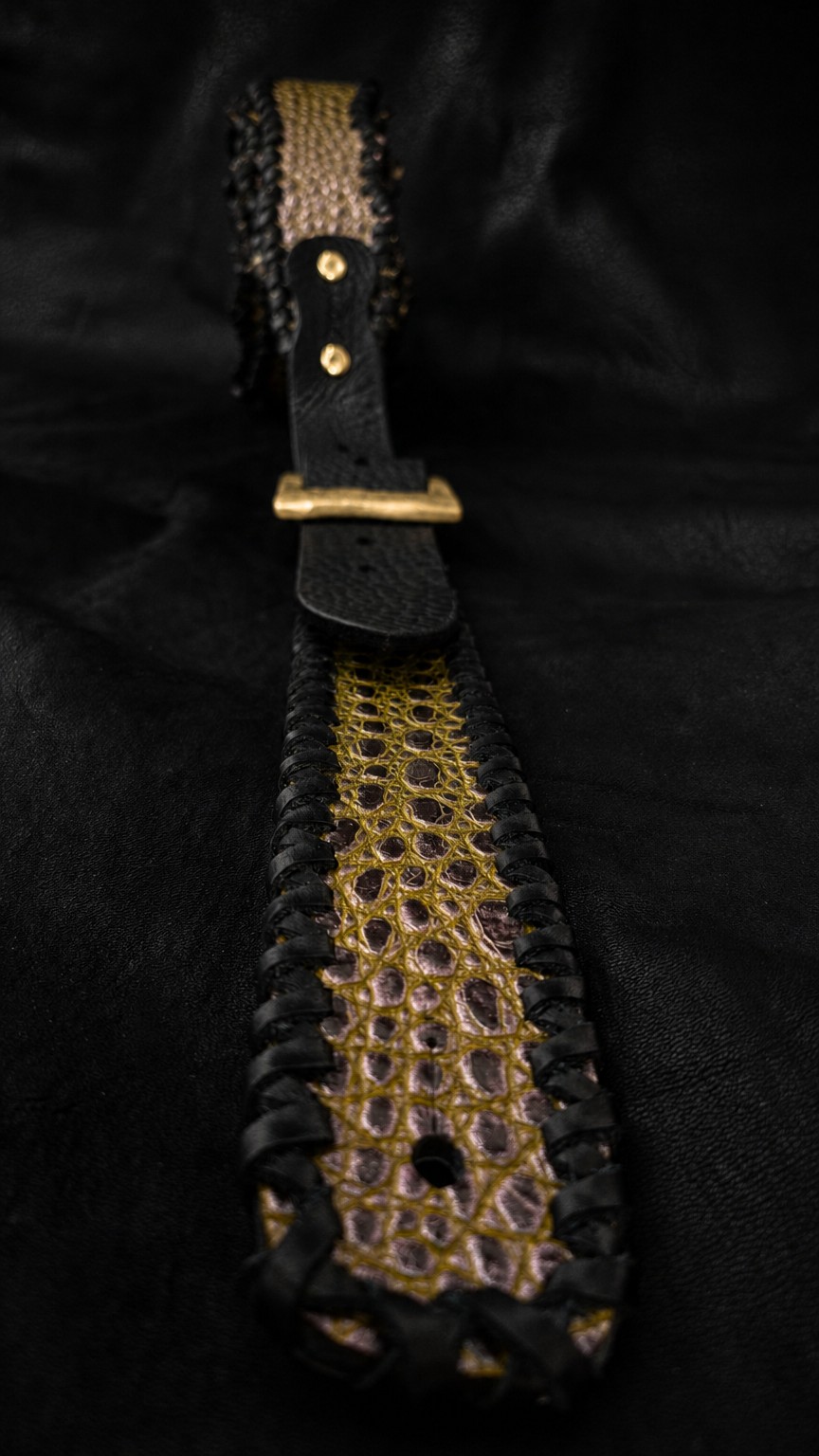 Side profile of EN-RYU gold croc-embossed leather guitar strap showing 8cm width