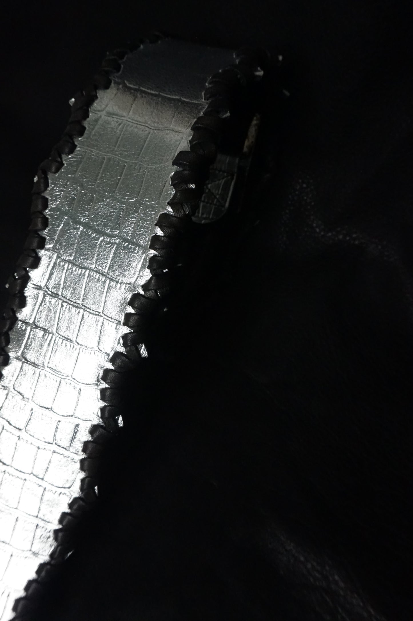 Buckle detail on HAKU-RYU handmade leather guitar strap, silver hardware