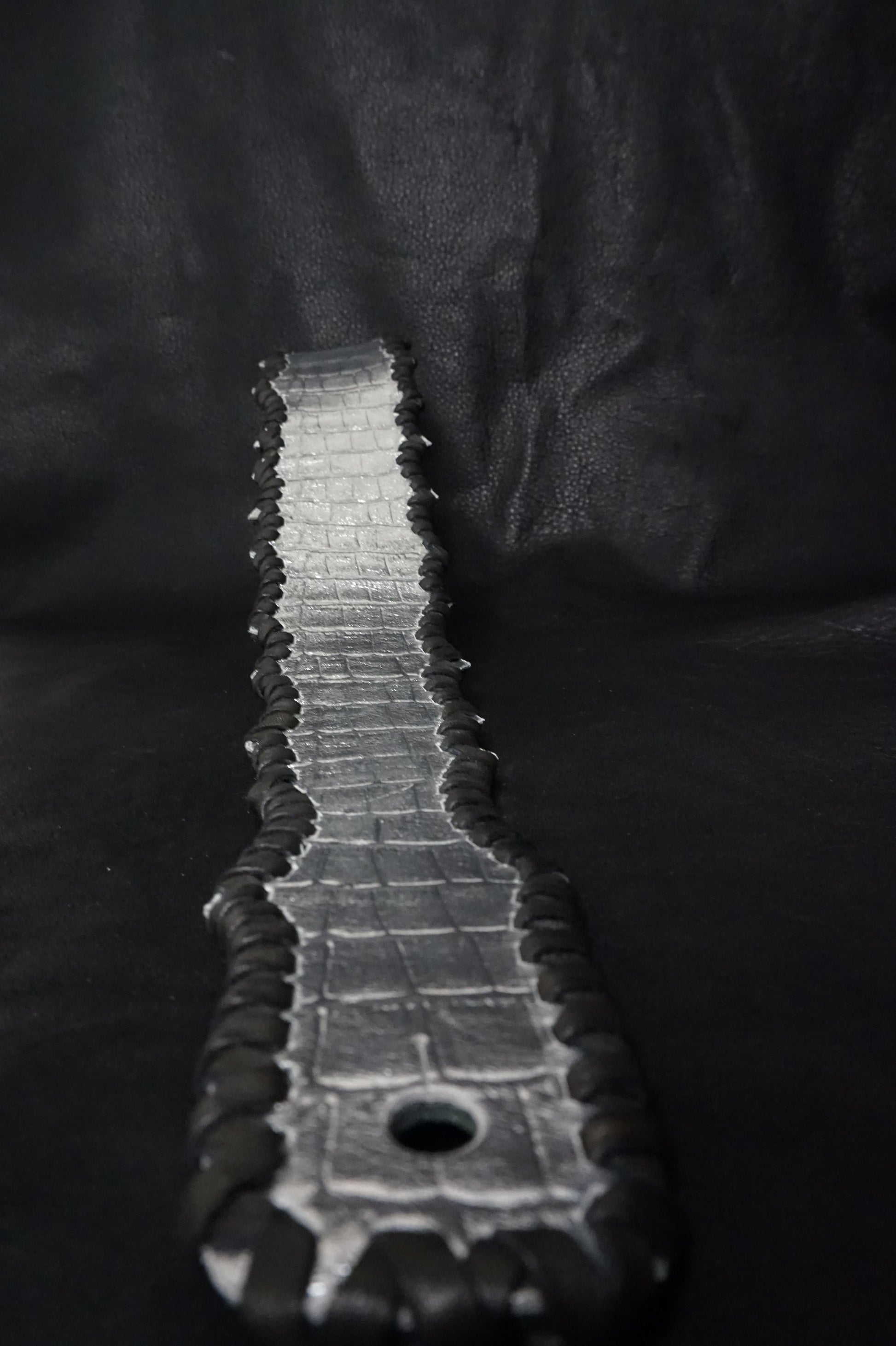 Side view of HAKU-RYU silver leather guitar strap showing width and texture