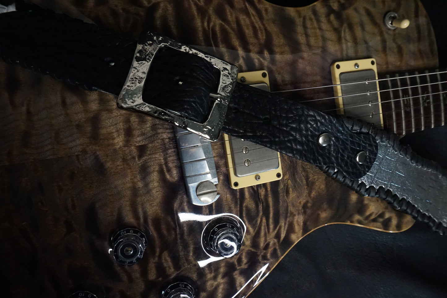 Edge detail of HAKU-RYU white dragon leather guitar strap, braided cowhide
