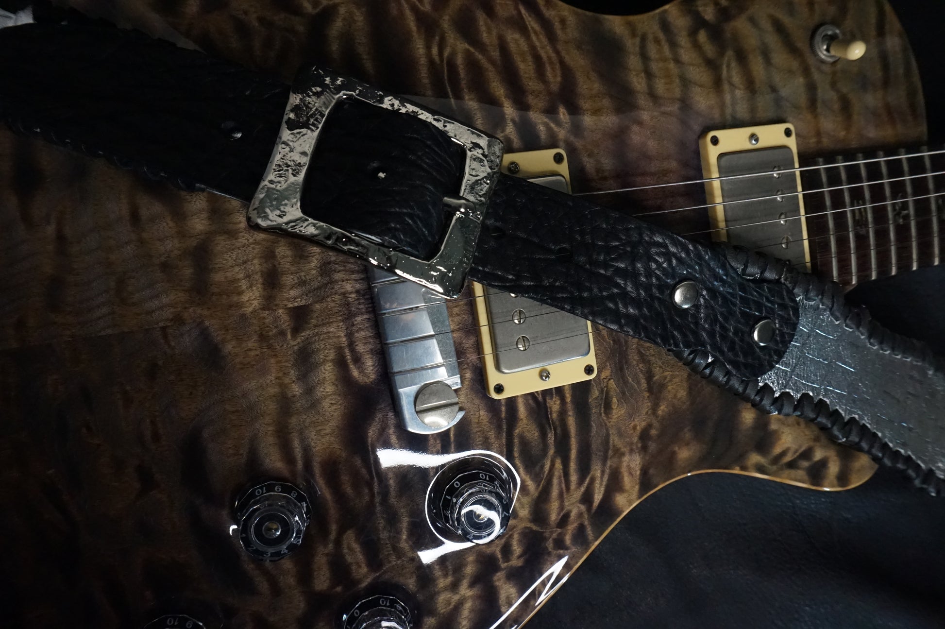 Edge detail of HAKU-RYU white dragon leather guitar strap, braided cowhide