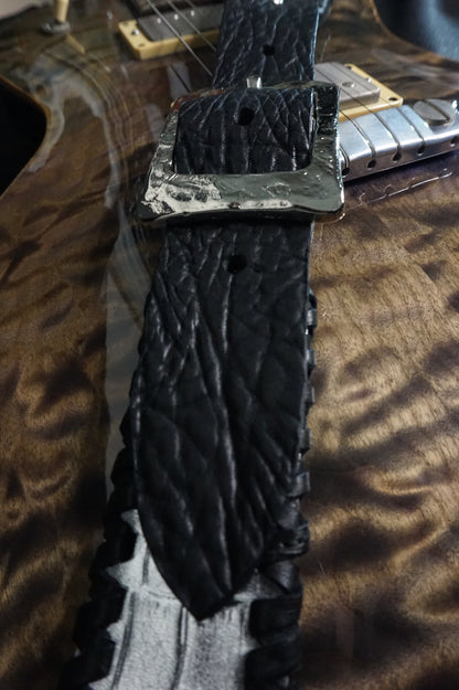 Close-up of leather grain on HAKU-RYU silver croc-embossed guitar strap