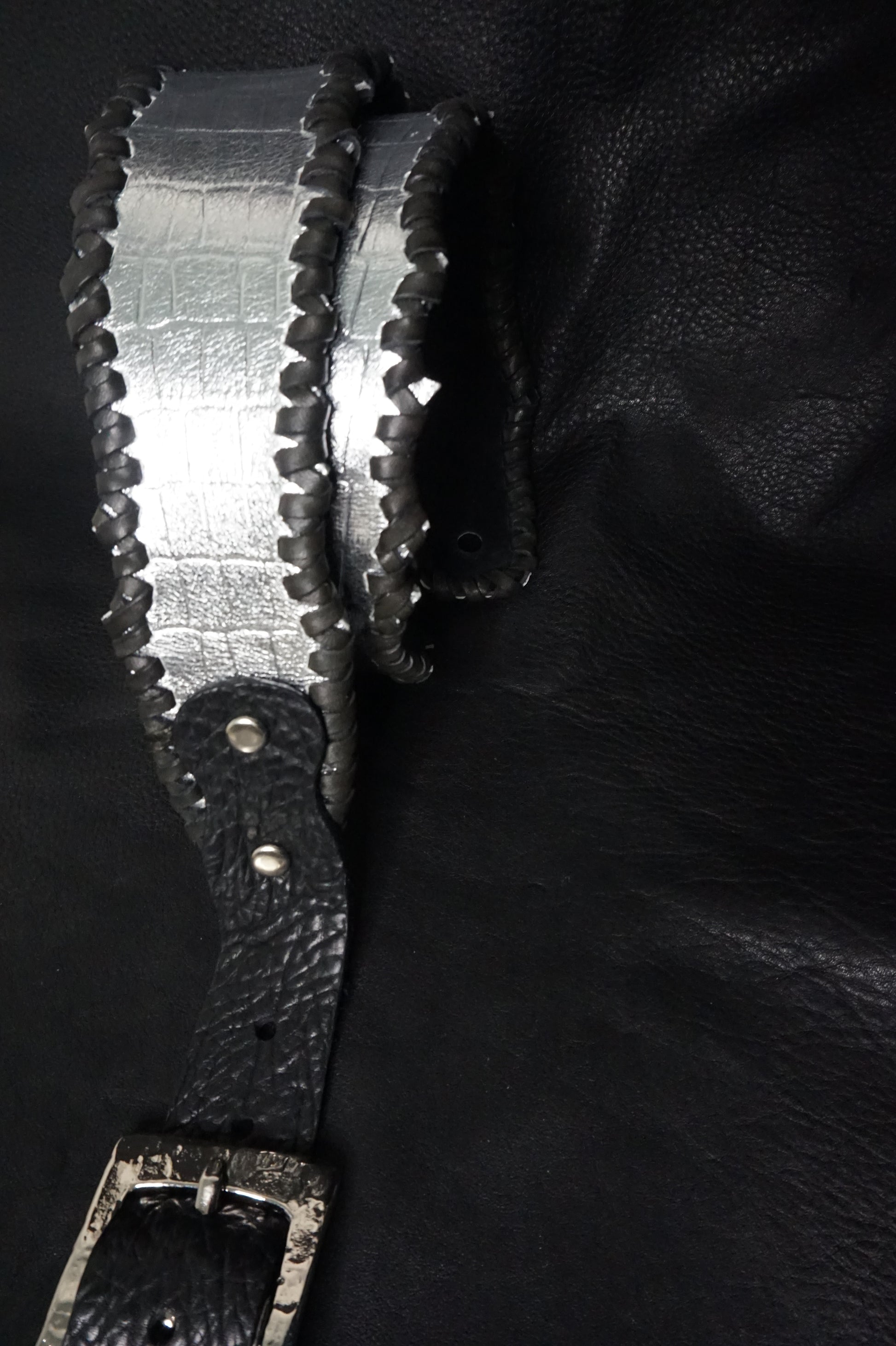 HAKU-RYU handmade leather guitar strap adjustment holes detail